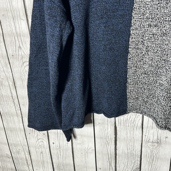 Peace Love World Two Tone Sweater Size Small - Picture 4 of 11